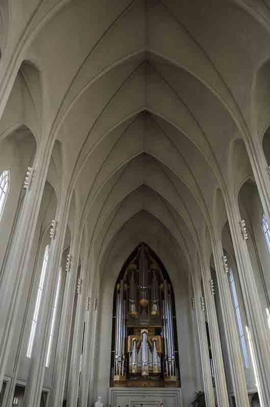 Islandia 010 - Reikjavik - iglesia de Hallgrimur.jpg